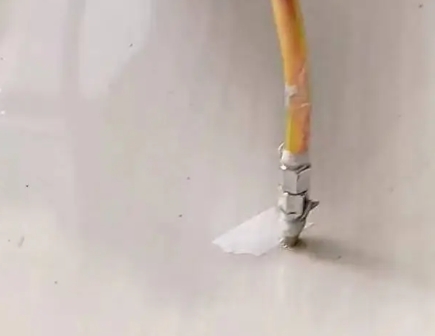 通许瓷砖空鼓维修公司专业解答在瓷砖铺贴过程中，如果使用的砂料过粗（如全部使用了粗砂），可能会导致以下问题