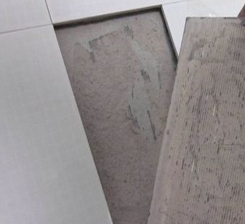 通许瓷砖空鼓维修公司分享瓷砖铺贴时如果打浆（即涂抹在瓷砖背面和基层上的砂浆或瓷砖胶）过少，会带来以下问题